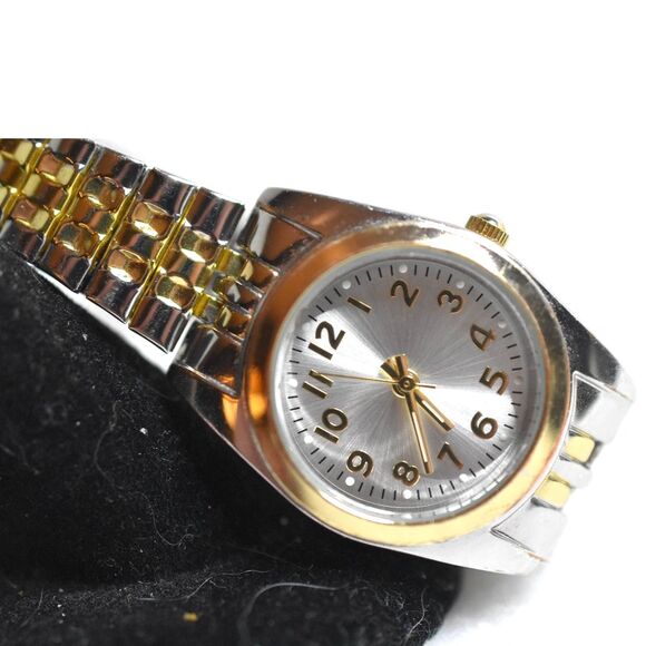 FMD Retro Gold/Silver tone Metal Stretch Band New Battery Casual Like New Watch - Picture 1 of 4